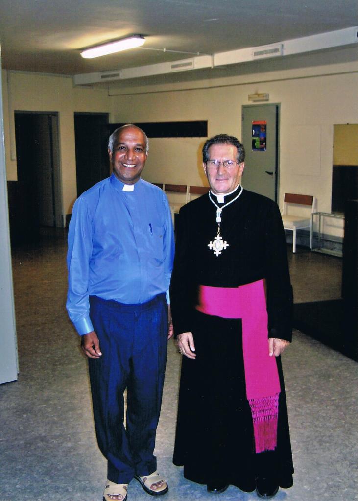 Mons. Salvatroe De Filippo cappellano di Lourdes